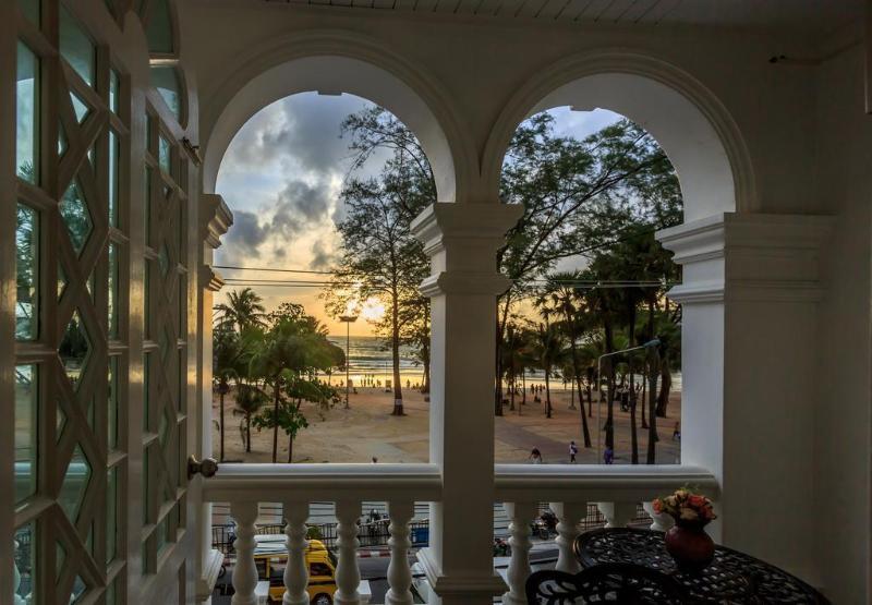 Oyo 255 The Ocean Hotel Patong Exterior photo
