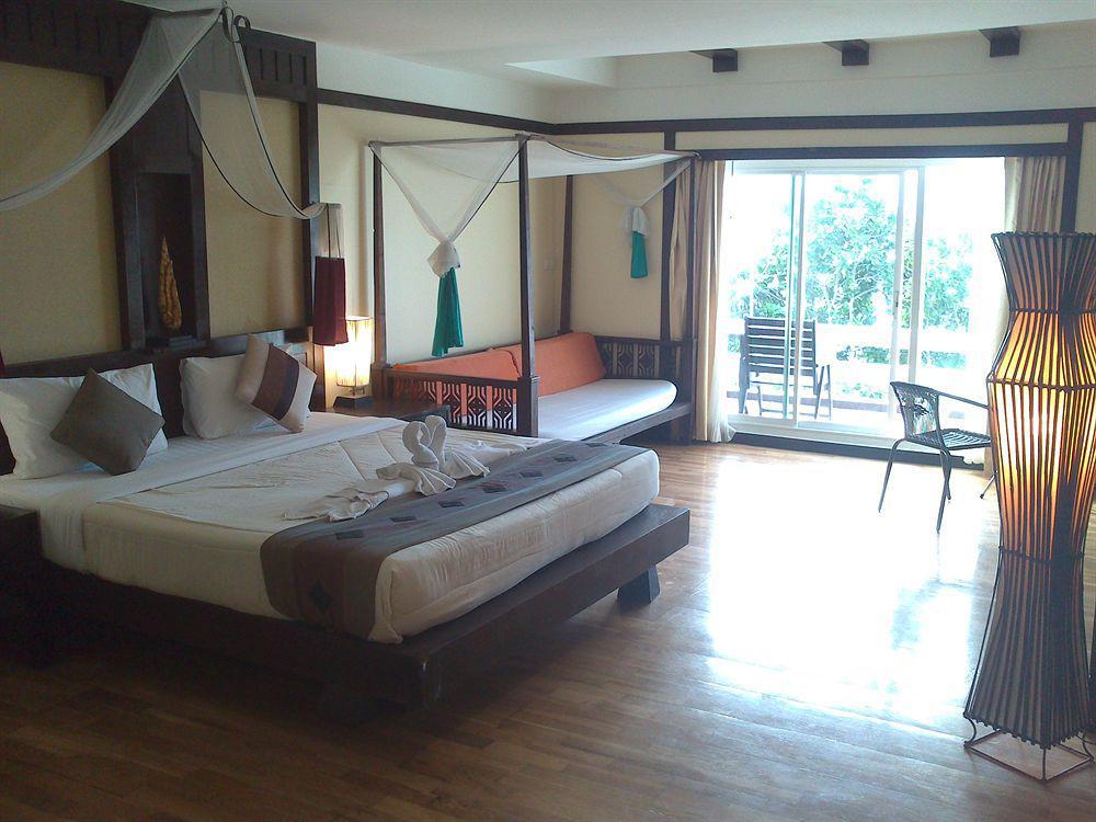 Oyo 255 The Ocean Hotel Patong Exterior photo
