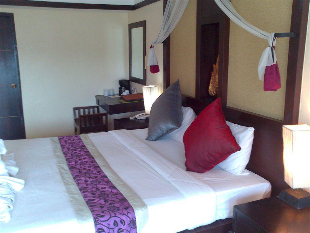 Oyo 255 The Ocean Hotel Patong Exterior photo