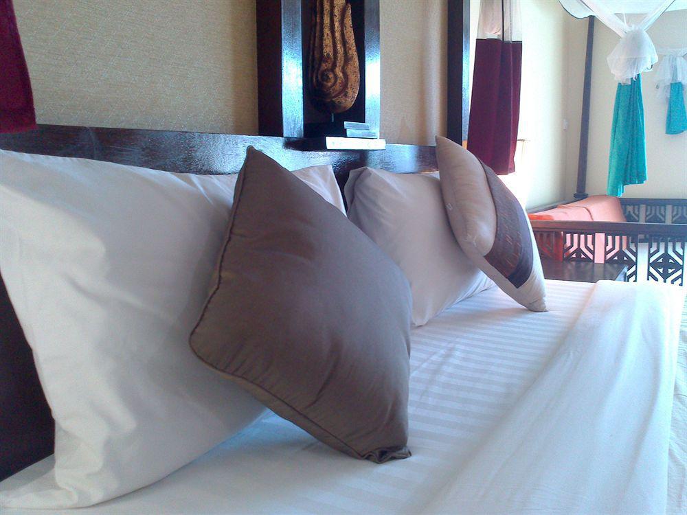 Oyo 255 The Ocean Hotel Patong Exterior photo
